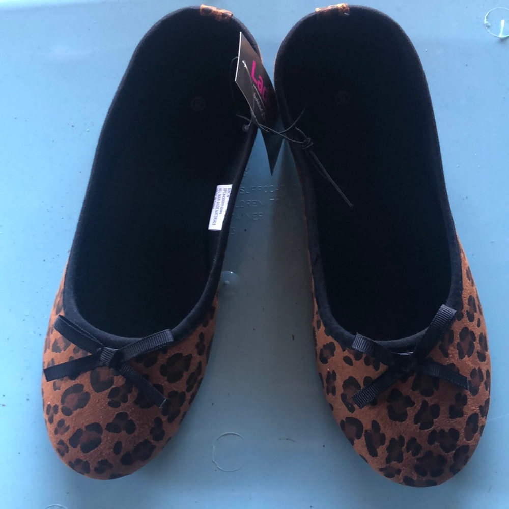 Ladies Bobbie Brooks Leopard Print Flats Shoes